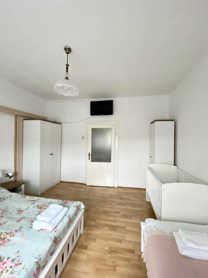 Апартаменты Apartman Marketa Bystrice  Экстерьер фото